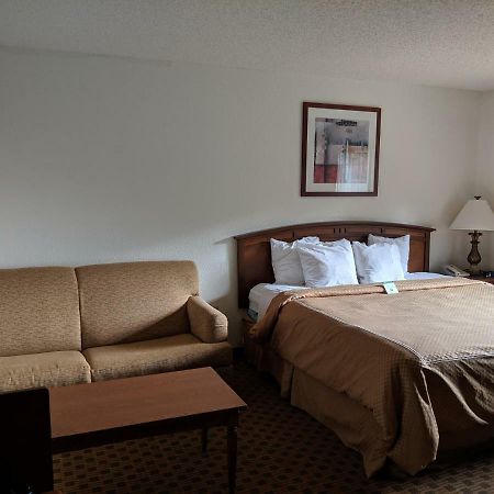Boarders Inn And Suites By Cobblestone Hotels - Ripon Екстериор снимка