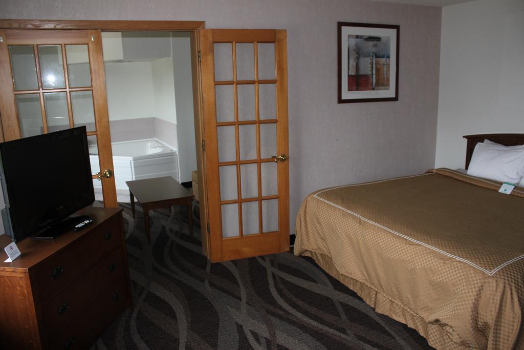 Boarders Inn And Suites By Cobblestone Hotels - Ripon Екстериор снимка