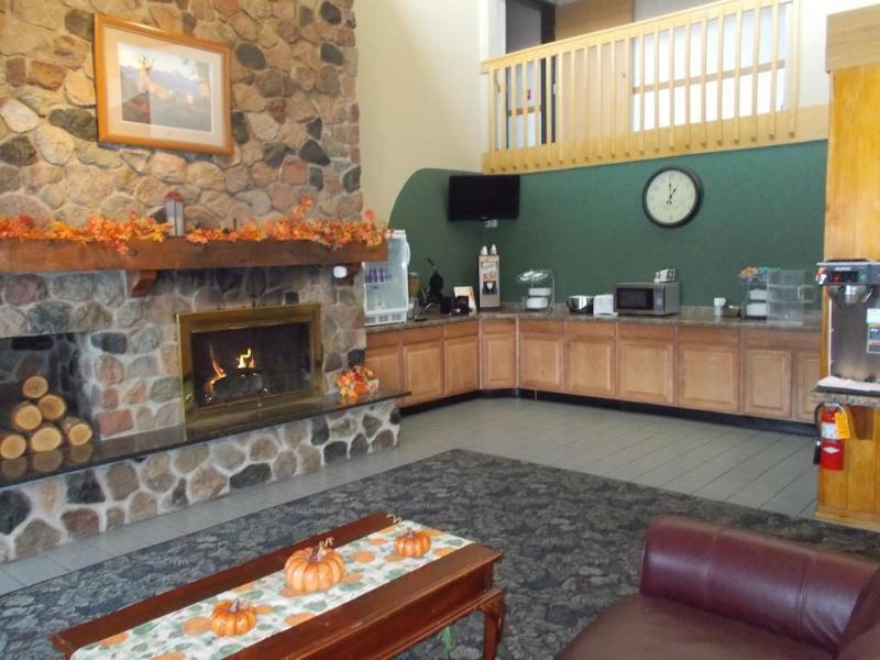 Boarders Inn And Suites By Cobblestone Hotels - Ripon Екстериор снимка