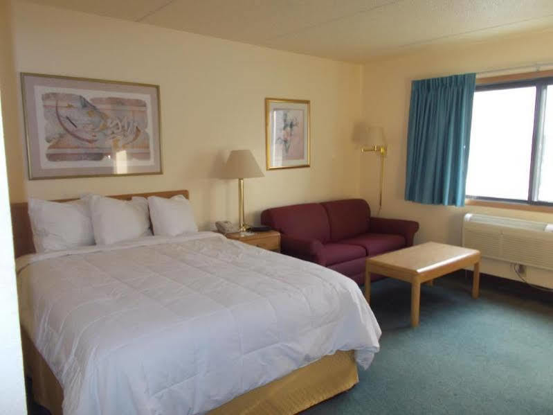 Boarders Inn And Suites By Cobblestone Hotels - Ripon Екстериор снимка