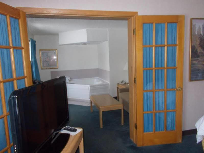 Boarders Inn And Suites By Cobblestone Hotels - Ripon Екстериор снимка