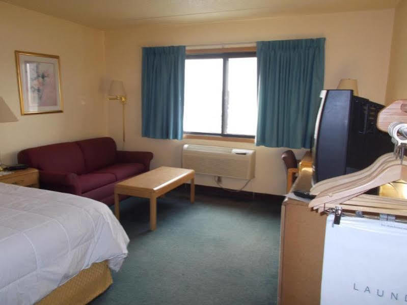 Boarders Inn And Suites By Cobblestone Hotels - Ripon Екстериор снимка