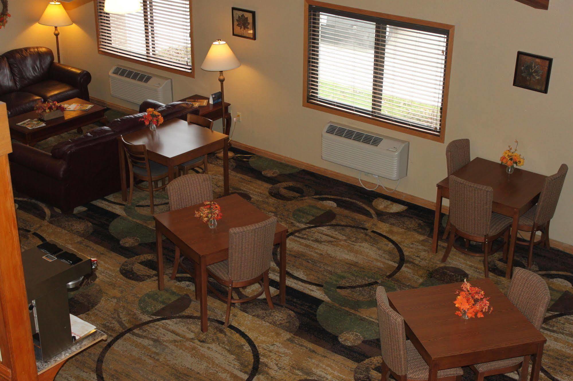 Boarders Inn And Suites By Cobblestone Hotels - Ripon Екстериор снимка