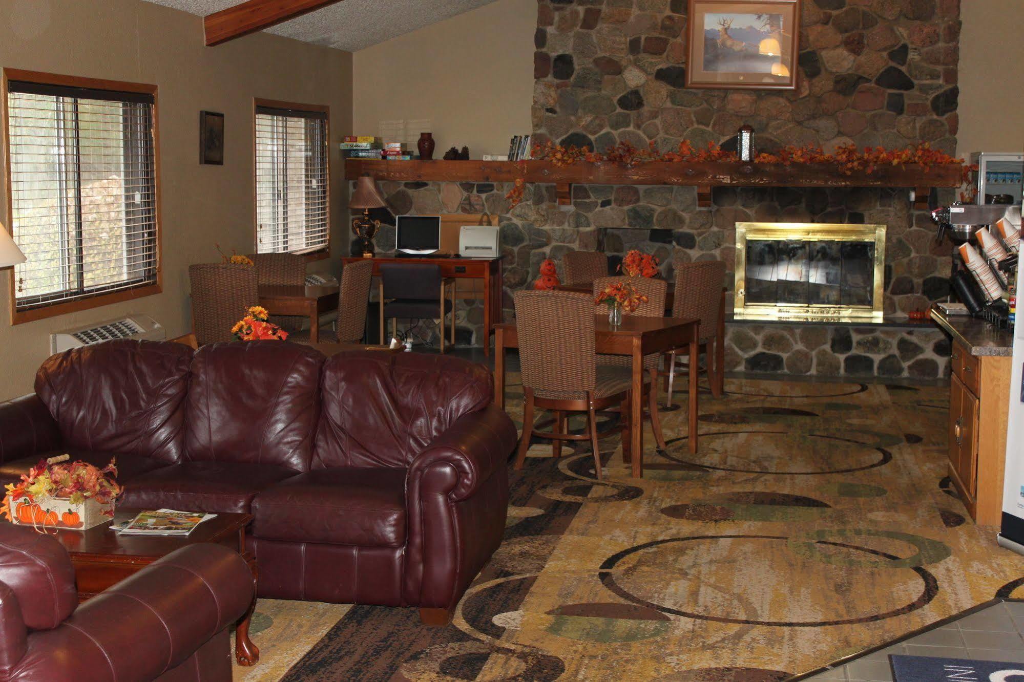 Boarders Inn And Suites By Cobblestone Hotels - Ripon Екстериор снимка