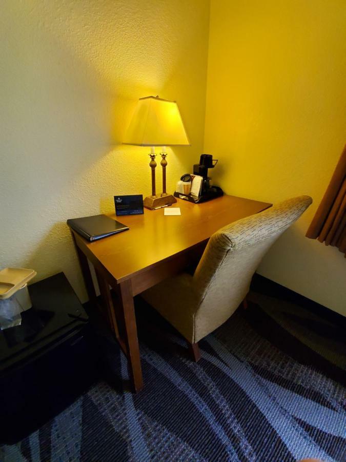 Boarders Inn And Suites By Cobblestone Hotels - Ripon Екстериор снимка