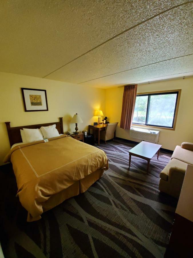 Boarders Inn And Suites By Cobblestone Hotels - Ripon Екстериор снимка
