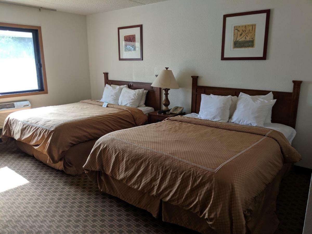 Boarders Inn And Suites By Cobblestone Hotels - Ripon Екстериор снимка