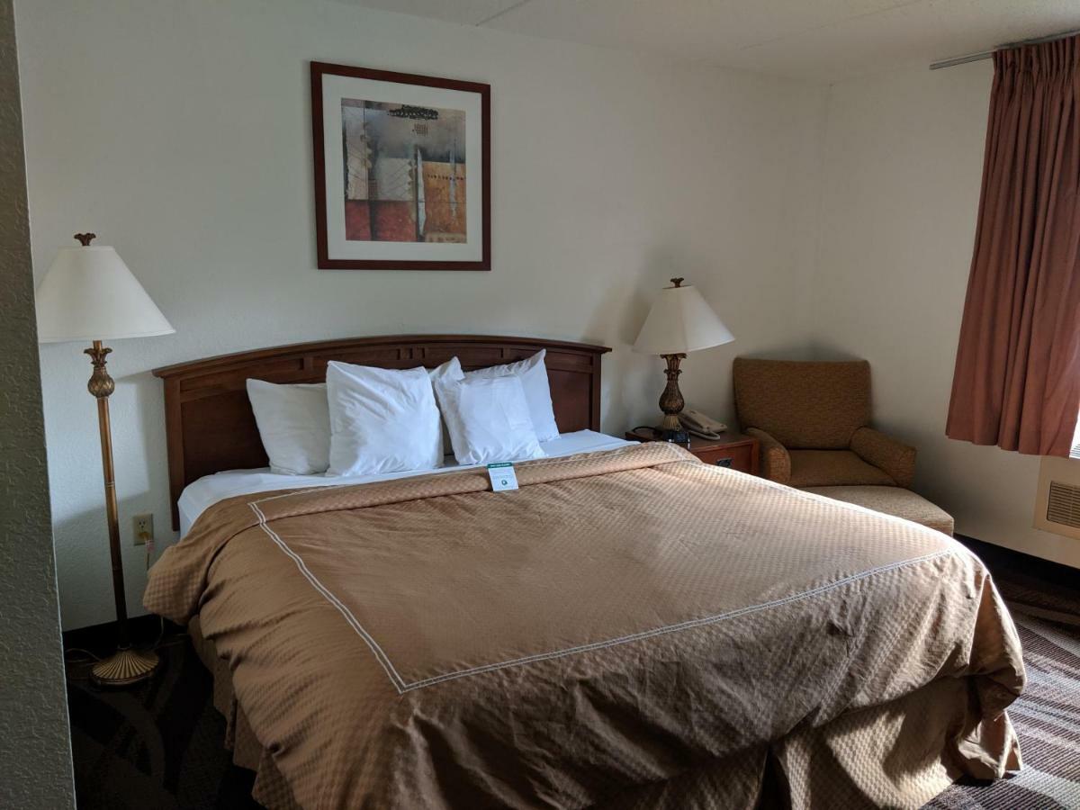 Boarders Inn And Suites By Cobblestone Hotels - Ripon Екстериор снимка