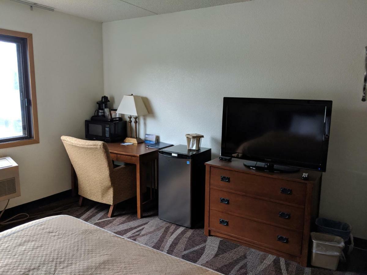 Boarders Inn And Suites By Cobblestone Hotels - Ripon Екстериор снимка